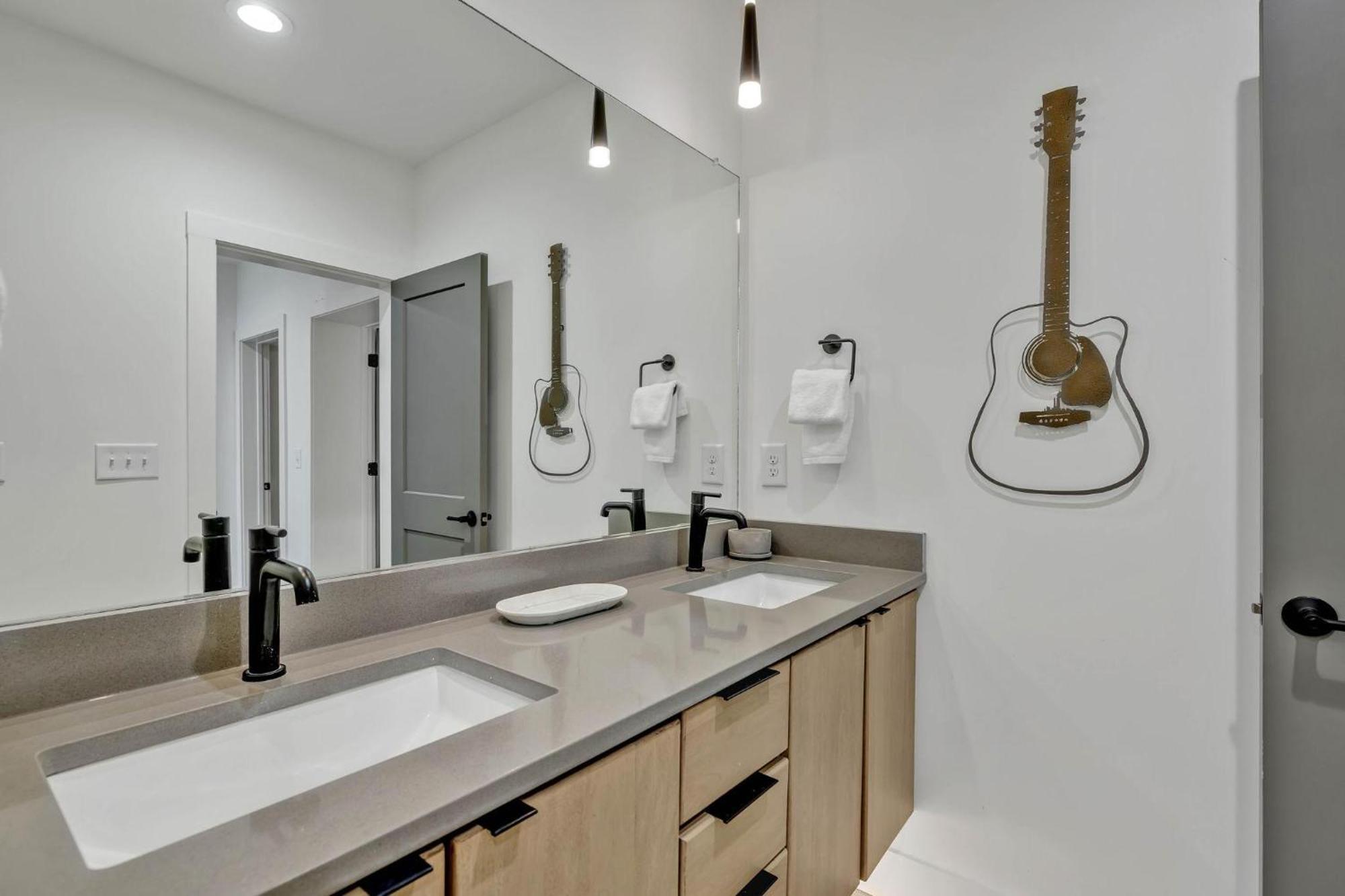 Euphony - Designer Furnishings - 5 Mins To Broadway Villa Nashville Buitenkant foto